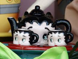 Details about betty boop statue figure decorative coffee table cartoon figurine waitress chair. Betty Boop Tea Set Betty Boop Coffee Betty Boop Betty Boop Pictures