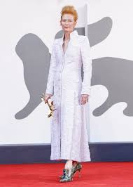 Katherine matilda swinton (born 5 november 1960) is a scottish actress. Tilda Swinton Beim Internationalen Film Festival Venedig Chanel