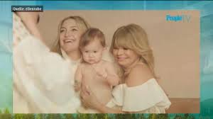 Mom, daughter, sister, friend, lover, worker and cosmic investigator @fabletics @kingstvodka @tobeinbloom @siblingrevelry linktr.ee/katehudson. Kate Hudson Total Stolz Seltener Familienschnappschuss Mit Allen Drei Kids