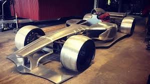 Dem weltmeister der vorherigen saison steht es frei, ob er die startnummer 1 wählt oder mit seiner persönlichen startnummer fährt. Ein Formel 1 Mit Strassenzulassung Und Ferrari Motor Motor At