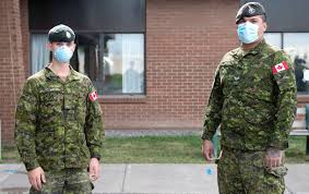 Il éteint héroïquement un feu de ses mains