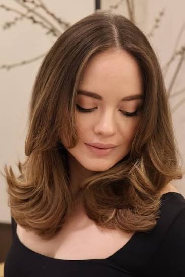 35 Low Maintenance Medium Length Hairstyles with High Style: Soft ...