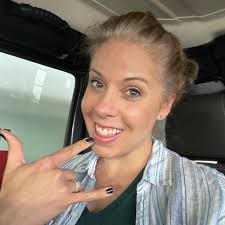 5 minute Friday face!!! It feels good to be back in a routine!