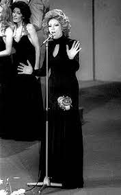 ˈiːva dzaˈnikki née le 18 janvier 1940 à ligonchio) est une chanteuse et femme politique italienne (parfois surnommée aquila de ligonchio). Iva Zanicchi Wikipedia