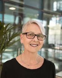 The Media and The Public: "Them" and "Us" in Media Discourse (Communication  in the Public Interest): 9781405160407: Media Studies Books @ Amazon.com