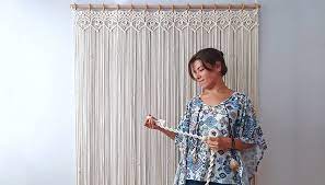 İp perdeler, son yıllarda farklı tarzlarından dolayı ev ve iş yeri dekorasyonlarında sık sık tercih edilmektedir. M8zuy9w5gpspjm