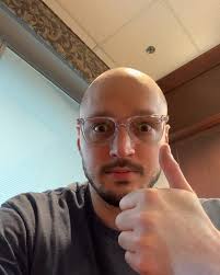 My wife's in labor wish us luck!!!!!!!!!! 💪❤️