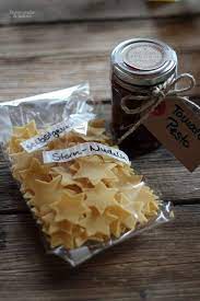 Geschenke zu weihnachten nachhaltig verpacken. Homemade And Baked Food Blog Geschenke Aus Der Kuche Stern Pasta Und Tomatenpesto I Geschenke Aus Der Kuche Diy Geschenke Aus Der Kuche Geschenke Weihnachten