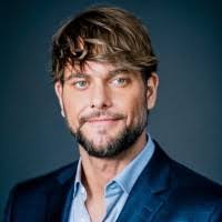 Alex Chunn's Instagram, Twitter & Facebook