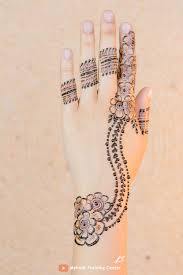 Latest Easy Mehndi Design 2020 Very Easy Floral Mehndi For Beginners Diy Mehndi Designs 202 In 2020 Henna Hand Tattoo Mehndi Designs For Hands Back Hand Mehndi Designs