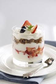 Verrines Aux Fruits Des Bois Et Carre Frais Recette Recette Yaourt Succulentes Recette Verrine