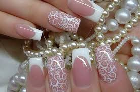 طلاء أظافر و تركيب مجوهرات الأظافر (ترتر) بسيط و أنيق. Ø²Ù‡Ø±Ø© Ø§Ù„Ø®Ù„ÙŠØ¬ Ø£Ø¸Ø§ÙØ± Ø§Ù„ÙØ±Ù†Ø´ Ù…ÙˆØ¶Ø© ØªÙ‚Ù„ÙŠØ¯ÙŠØ© Ø¨Ù…Ù„Ø§Ù…Ø­ Ø¬Ø±ÙŠØ¦Ø©