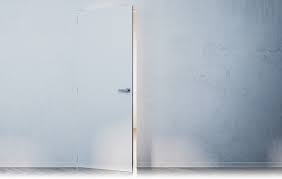 Porte Battante A Fleur De Mur Invisible Dans Le Mur
