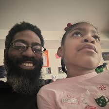 Why do the majority of men's profiles in this group have zero photos of  themselves? Looks definitely aren't everything, and I don't have a type,  but I still need to see who