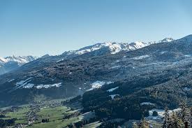 Dit is de allerlaatste blog die ik vanuit zwitserland ga schrijven, over een kwartiertje (ja ik weet het, lekker op tijd) gaan desiree en ik de. Sneeuw Stad Winter Stad Sneeuwstorm Koude Huis Nacht Zwitserland Autria Innsbruck Pikist