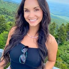 Kellie Sinclair's Instagram, Twitter & Facebook