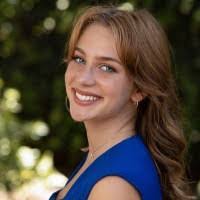 Lisa Treinen's Instagram, Twitter & Facebook