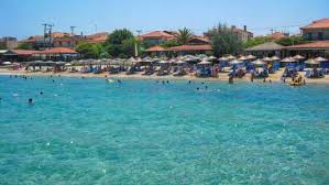 Κατανοούμε απόλυτα ότι οι περισσότεροι άνθρωποι έρχονται στη χαλκιδική για να χαλαρώσουν και να απολαύσουν σε αργούς ρυθμούς τις διακοπές, αλλά υπάρχουν ορισμένες παραλίες που θα τους ανταμείψουν με την ομορφιά. Paralia Nea Roda Mytraveler Gr