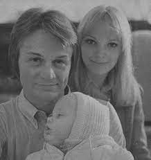 Claude married marguerite fran,ois (born maujean). Claude Isabelle Et Coco Claude Francois Chanteurs Francais Claude