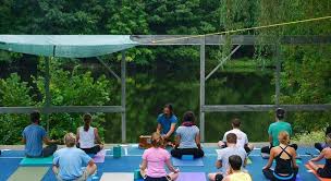 Finden sie die beliebtesten yoga retreats, lehrerinnen und veranstalterinnen weltweit. Yoga Retreats Near Nyc Offmetro Ny
