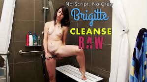 Mofos - Holly takes it up the ass