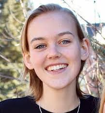 Julia Cable's Instagram, Twitter & Facebook