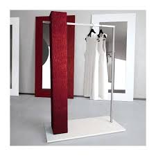 Portant Magasin Ou Gondole Centrale A Vous De Choisir L Utilisation Qui Correspond Le Mieux A Vo Interieur Boutique De Vetements Portant Vetement Bois Miroir