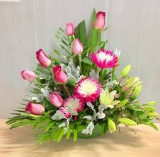 Each rose flower bouquet has 9 heads. 32 Ansprechendes Und Hubsches Diy Blumenarrangement Das Viel Besser Ist Als Im Laden Gekauf Flower Arrangements Flower Arrangements Diy Flowers