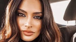 #sundaymood with #busttreatment #no1bustenhancement #24kgoldcream @di.angelo.cosmetics #spolupraca Zehli Si Nohy Takto Si Udrziava Dlhe Nohy V Top Kondicii