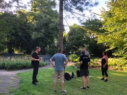 Mit einem vielfältigen angebot für alle altersstufen vermittelt er die bedeutung der pflanzenvielfalt und die notwendigkeit ihrer erhaltung. Aktion Tai Chi Im Park Juli 2018 Mach Dich Gerade Meditation In Bewegung