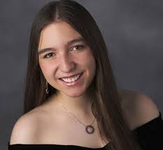 Sara Kaufman's Instagram, Twitter & Facebook