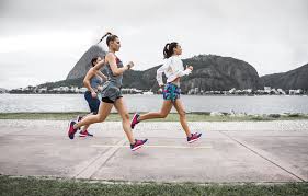 Wenn die rückbildung komplett abgeschlossen ist, würde nicht früher als 8 wochen nach der geburt anfangen, ist dann doch sehr belastend für den beckenboden. Sport In Der Schwangerschaft Sicher Laufen Gehen