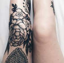 Knie Tattoos Die Die Art Und Weise Andern Wie Sie Sie Sehen Beste Tattoo Ideen Knee Tattoo Tattoos Web Tattoo