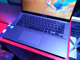Whether at work or play, asus vivobook a412 is the compact laptop that immerses you in whatever you set out to do. Asus Vivobook Ultra A412 Ultrabook 14 Inci Terkecil Di Dunia