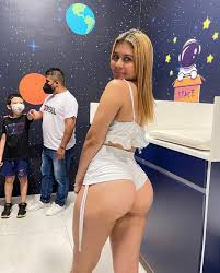 Hermosas Colas on X: Kelly Apraez t.co828qqogB4b  X