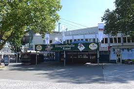 Kassel huskies fegen bayreuth tigers aus der halle. Eissporthalle Am Auestadion Spielstatte Von Ec Kassel Huskies