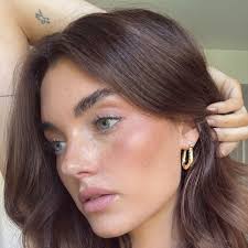 ÉMILLIE ANNE (@emillieanneofficial) • Instagram photos and videos