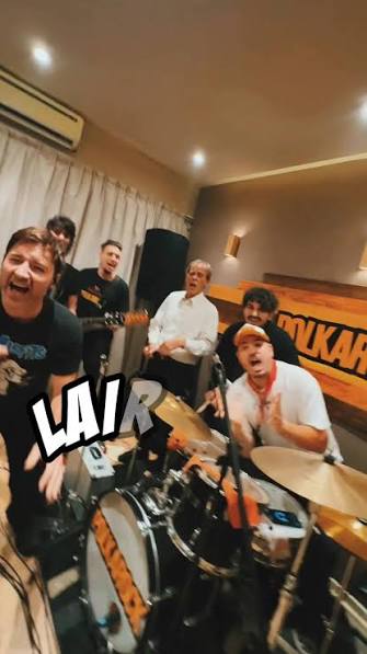 Dicen que todo empieza con un “Laira Laira”…, y después ya no hay vuelta atrás 😏🍻, Arranca una nueva etapa., Canciones, historias y fiesta asegurada., ¿Quién se queda hasta el final?, #Polkarock ...
