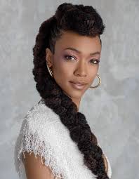 Natural Hair Expert Monae Everett On How To Add Maximum Volume Definition To Textured Hair Natural Hair Styles Sonequa Martin Green Textured Hair