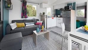 Yelloh Village Camping Les Iles Interieur D Un Mobil Home Salons Cottage Mobilier De Salon Camping