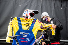 In this video we take a look at the ronnie mac and larry enticer special edition pit viper sunglasses. Alex Marin To Ride Ronnie Mac Inspired World Champs Bike Pinkbike