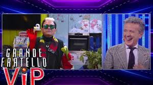 Cristiano malgioglio (pronounced kriˈstjaːno malˈdʒɔʎʎo; Grande Fratello Vip Cristiano Malgioglio E La Banana Youtube