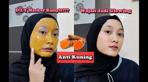 Bagi anda yang memiliki kulit kering mencampurkan kunyit dengan air sangat dilarang. Cara Membuat Wajah Glowing Dengan Masker Alami Masker Kunyit Ga Bikin Kuning Youtube