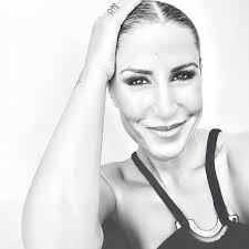 Laura Lobo's Instagram, Twitter & Facebook