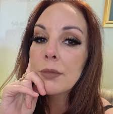 Does anyone in Carrick do lymphatic drainage massages.