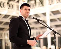 Bunica mea nu intelege nici acum prea bine ce ma ocup, ceea ce ramane o constanta a vietii mele profesionale. DragoÈ Bucurenci In Doliu Mama Prezentatorului Tv A Murit Dcnews