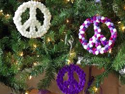 Purple is a bold color that pairs well with other christmas colors such as gold and sparkling silver. Retro Inspired Purple And White Christmas Decorations Diy