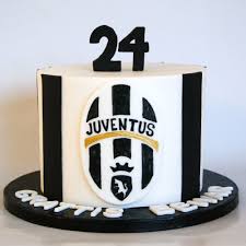 Altra versione della cake juventus decorata con panna e pasta di zucchero. Juventus Cake Juventus Soccer Cake Birthday Party Cake