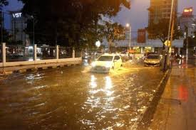 Angin kencang dan hujan lebat menyebabkan pulau pinang dilanda banjir sejak pukul 2 petang semalam. Penangkini Banjir Di Pulau Pinang Guan Eng Masih Hendak Temberang