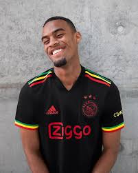 The kit is inspired by the late reggae legend bob marley and his 'three little birds' song, which has been embraced and adopted as the ajax fans anthem since 2008. If3djhibgqeo2m